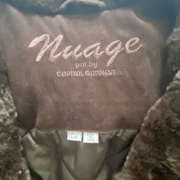 Brown trench coat with fur hood - Picture 4 of 8